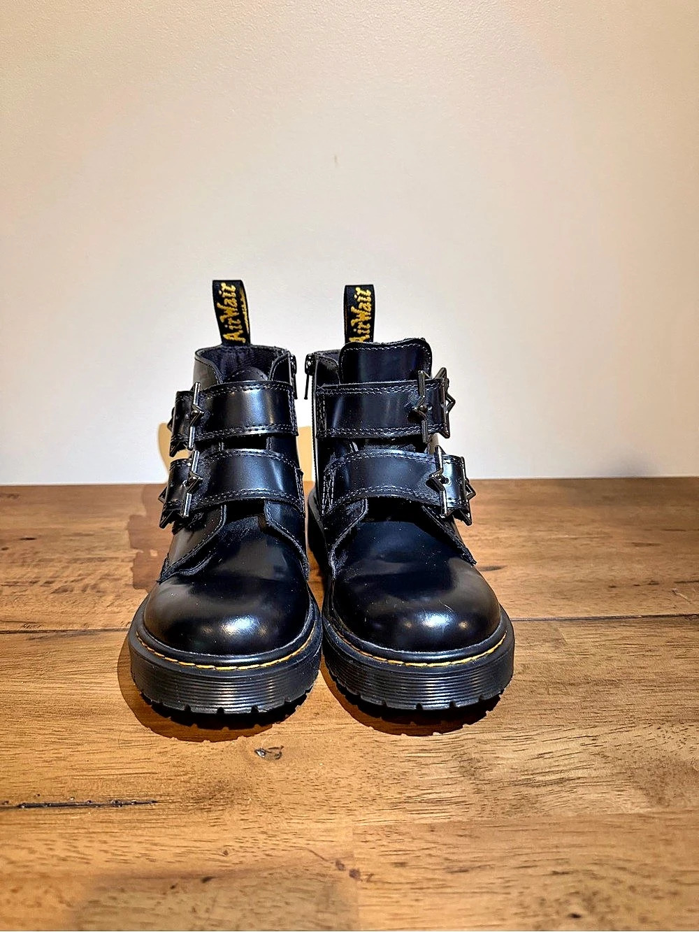 Dr. Martens Junior Devon Bex Leather Ankle Boots (Devon Star) Black Strapped